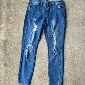 Refuge size 10 distressed skinny jeans.